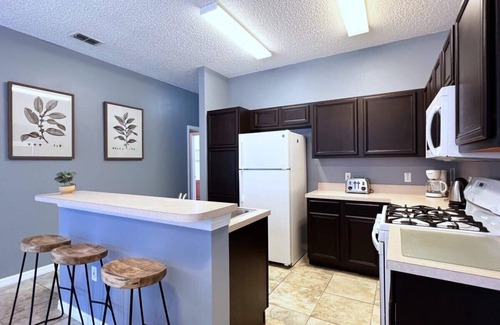 Crescent Lakes House | Lovely Spacious 4 Bed Pool Home with Spa-5330CVL