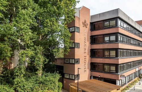 East Grinstead Apartment | Lovely Spacious Studio in East Grinstead