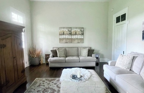 Franklin House | Lovely spacious Guest Suite with Private Entrance!
