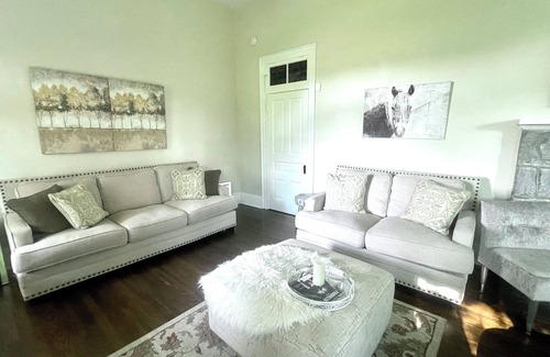 Franklin House | Lovely spacious Guest Suite with Private Entrance!