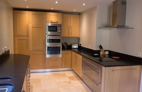 Barnet House | Lovely, spacious home with huge rear garden