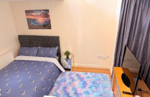 Northampton House | Lovely Spacious Room near Train Station and University