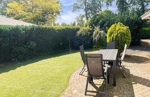 Krachtighuizen House | Lovely (sta)caravan in Putten with WiFi