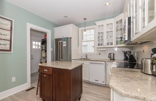Cape May House | Lovely & Steps to Finest Beach. Center of Cape May. Multi-Car Private Driveway!