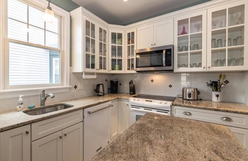 Cape May House | Lovely & Steps to Finest Beach. Center of Cape May. Multi-Car Private Driveway!