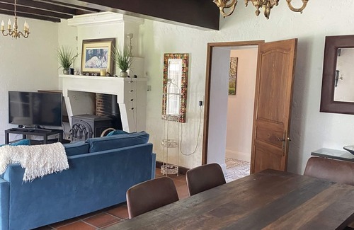 Allemans House | Lovely stone country house + guest house on a 4-ha estate with pool & jacuzzi