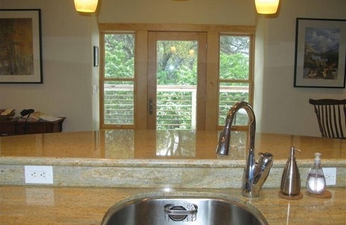 Midpines House | Lovely Straw Bale Home with Views of the Yosemite High Sierra!