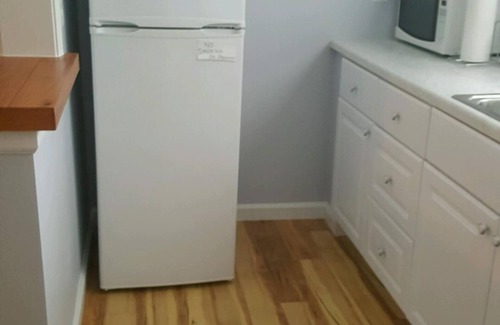 Lakeside Apartment | Lovely Studio Cottage. Great Location inside Lakeside gates,close to downtown.