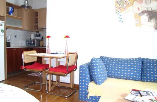 Ampelokipoi Apartment | Lovely studio close to city center and metro station