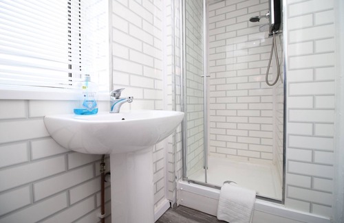 Castle Apartment | Lovely Studio Flat, Free Parking-Near City Centre