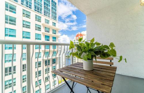 Brickell Apartment | Lovely Studio in brickell -2 beds and Free parking