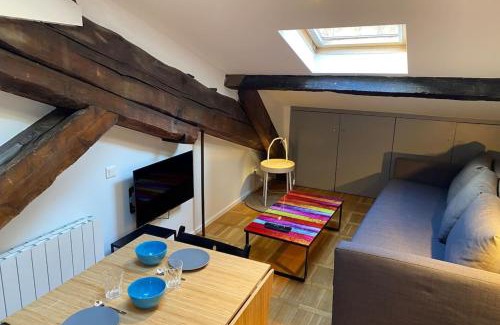 Gorge de Loup Apartment | Lovely studio in the 9th arrondissement near the quays