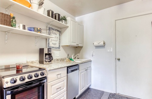 Elkhorn Village Apartment | Lovely Studio Remodeled in 2020 with Shared Pool, Hot Tub & Lift Access