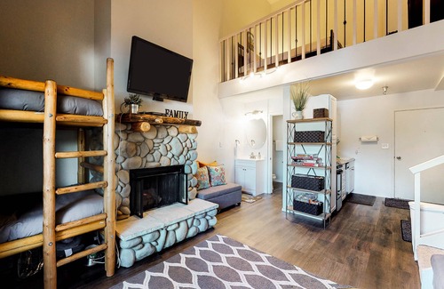 Elkhorn Village Apartment | Lovely Studio Remodeled in 2020 with Shared Pool, Hot Tub & Lift Access