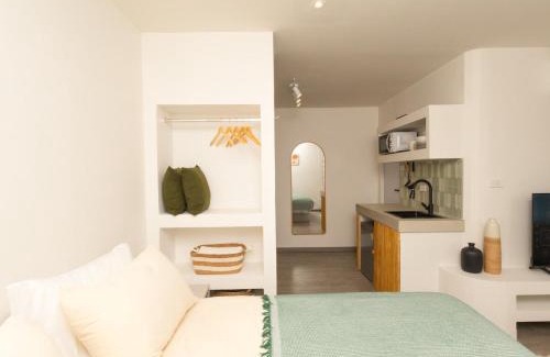 Thung Maha Mek Apartment | Lovely Studio Room for 2 Guests in the Heart of Sathorn