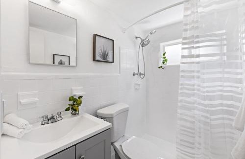 Lake Ridge Apartment | Lovely Studio with Great Location + Free Parking