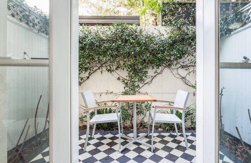 Lewisham Apartment | Lovely Studio with Patio 25 min from Sydney CBD
