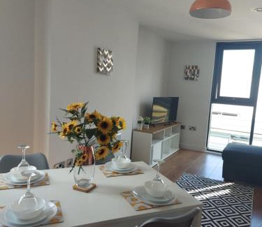 Sheffield City Centre Apartment | Lovely Stylish 2 bedroom serviced apartment in Sheffield FREE WiFi