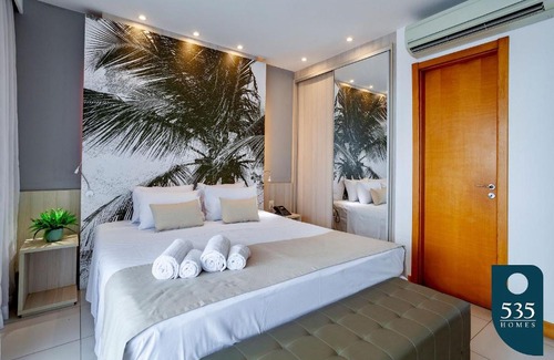 Caminho das Arvores Apartment | Lovely Suite Compact Kitchen in Central Region