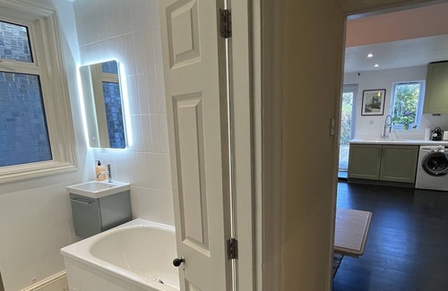 North Kensington Apartment | Lovely sunny flat near Notting Hill and Westfield shopping centre