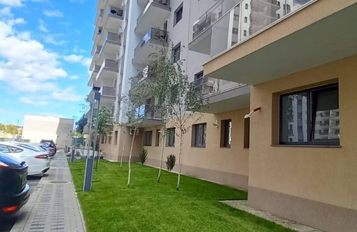 Sector 3 Apartment | Lovely Sunrise-parking & metro-15 min. city centernn