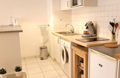 Carcassonne Apartment | Lovely T2 with pool-near city and transport