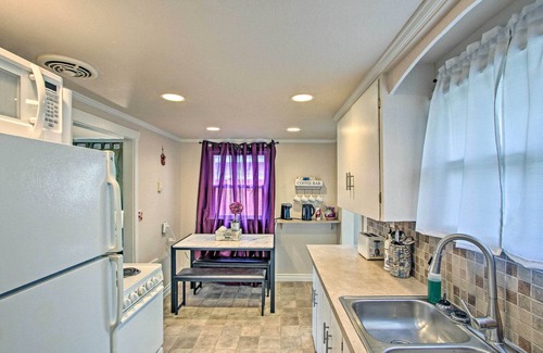 Central Tacoma Cottage | Lovely Tacoma Cottage w/Fire Pit, Near Dtwn!