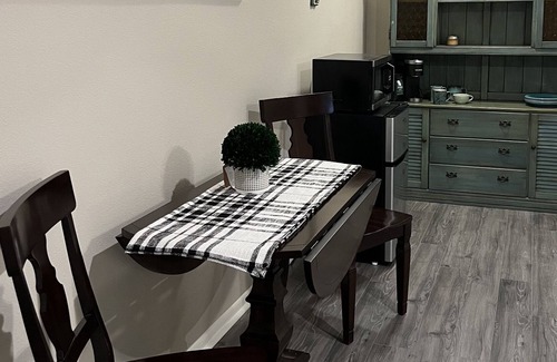 Willow Meadows/Willowbend Area Apartment | Lovely Texas-vibe 1-Bdr Guest Suite with Hot Tub