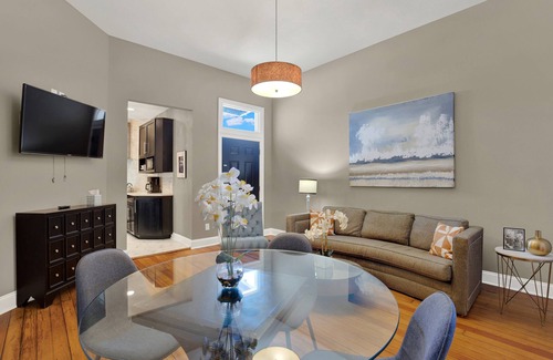Metropolitan Apartment | Lovely Thomas Square Condo with Shared Porch