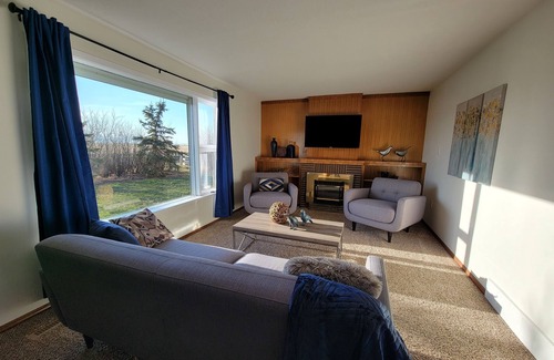 Lethbridge County Other | Lovely Three Bedroom Farmhouse between Lethbridge and Coaldale