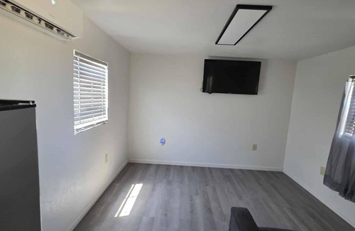 Carlsbad House | Lovely tiny home with AC in charming Carlsbad