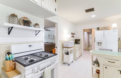 Tomball House | Lovely Tomball Home < 1 Mi to Dtwn + Pool Access!