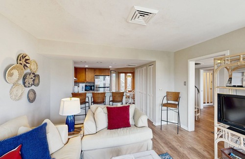 Isle of Palms Villa | Lovely top floor villa in Wild Dunes with partial ocean views, pool, & W/D