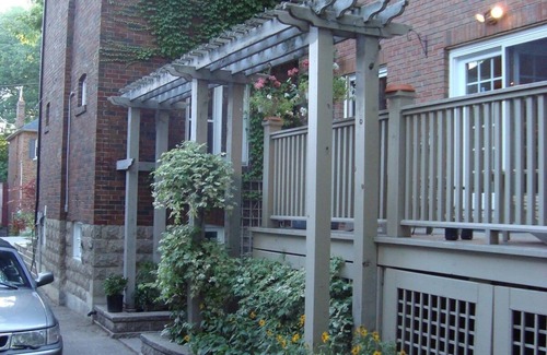 Birch Cliff House | Lovely Toronto Home in Trendy Beaches Area of Toronto