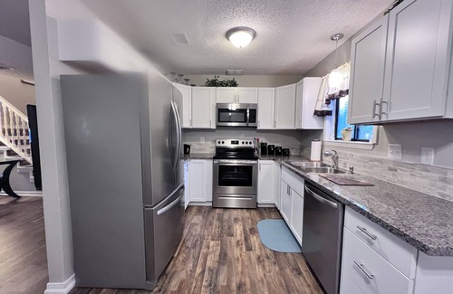 Florida Panhandle House | Lovely Townhome by Beaches & Downtown Pensacola