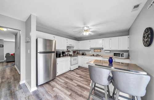 Nicholasville House | Lovely townhome convenient to everything in Central KY. Pet friendly!