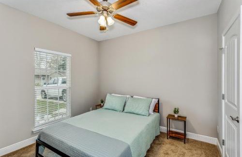 Ferry Pass House | Lovely Townhome in Pensacola - Cozy & Modern Retreat