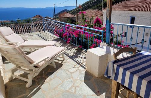 Livadi House | Lovely traditionnal house with sea view
