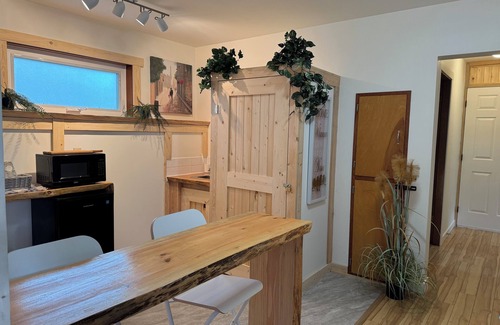 Regional District of Nanaimo House | Lovely tranquil suite with private undercover parking and a stroll to the beach.