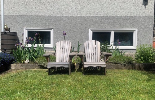 Regional District of Nanaimo House | Lovely tranquil suite with private undercover parking and a stroll to the beach.