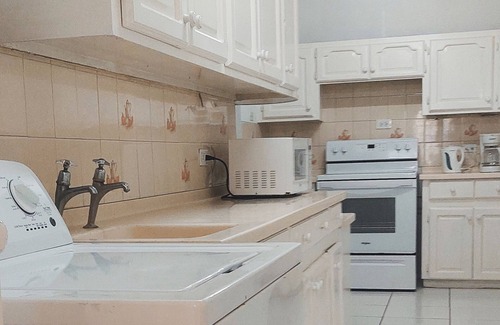 Christie House | Lovely tropical home with breezy patio
