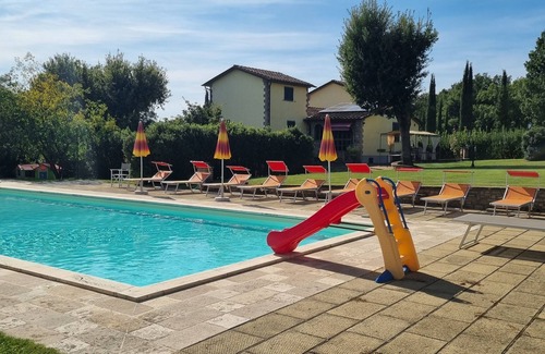 Santa Reparata Villa | Lovely Tuscan Villa: Pool,AC WI.FI 14 guests 7 bedrooms 7bath, Families/friends