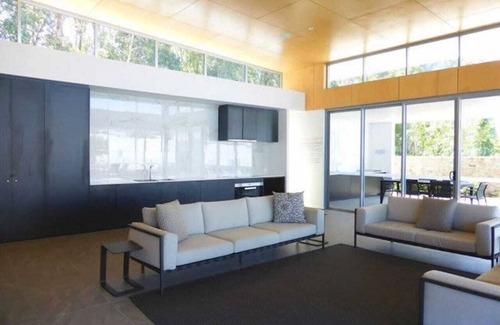 Varsity Lakes Apartment | Lovely two bedroom apartment in Varsity Lakes with great amenities - pool, gym