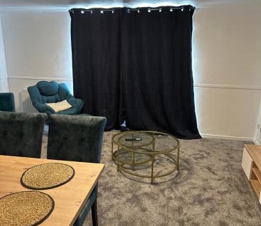Thamesmead Apartment | Lovely Two Bedroom Flat