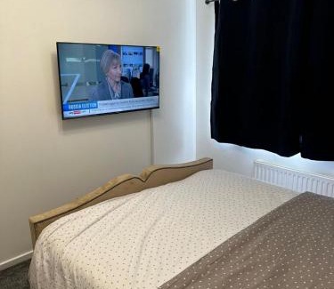 Thamesmead Apartment | Lovely Two Bedroom Flat