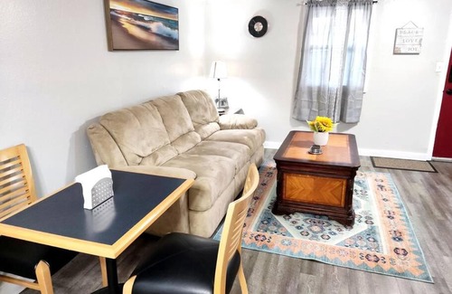 Greenfield House | Lovely Two Bedroom Home- Close to DT Greenfield