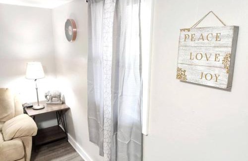 Greenfield House | Lovely Two Bedroom Home- Close to DT Greenfield