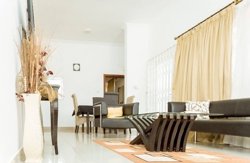 Kweiman House | Lovely two-bedroom house near Aburi, Accra