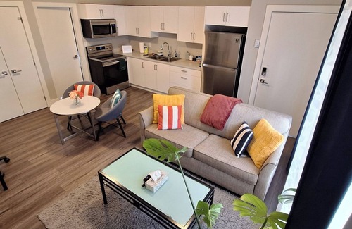 Langford House | Lovely Two Bedroom Space with A/C - Sleeps 8.nComplimentary Treats!