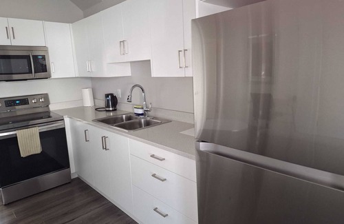 Langford House | Lovely Two Bedroom Space with A/C - Sleeps 8.nComplimentary Treats!